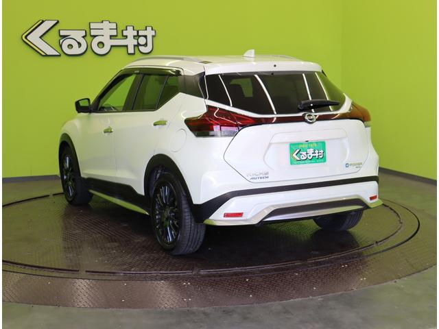 キックス オーテック／走行６５００ｋｍ／　９型フルセグナビ／アラウンドビュー／青黒コンビレザレットシート／エマブレ／プロパイロット／インテリキー／スマートルームミラー／ＥＴＣ／Ｆ＆Ｒソナー／ＬＥＤ／ルーフレール／１７ＡＷ／４ＷＤ（8枚目）