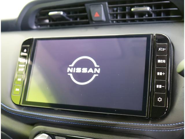 キックス オーテック／走行６５００ｋｍ／　９型フルセグナビ／アラウンドビュー／青黒コンビレザレットシート／エマブレ／プロパイロット／インテリキー／スマートルームミラー／ＥＴＣ／Ｆ＆Ｒソナー／ＬＥＤ／ルーフレール／１７ＡＷ／４ＷＤ（12枚目）