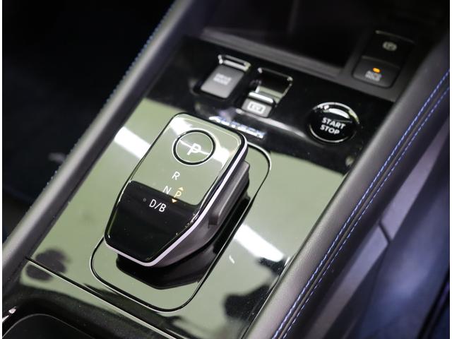 キックス オーテック／走行６５００ｋｍ／　９型フルセグナビ／アラウンドビュー／青黒コンビレザレットシート／エマブレ／プロパイロット／インテリキー／スマートルームミラー／ＥＴＣ／Ｆ＆Ｒソナー／ＬＥＤ／ルーフレール／１７ＡＷ／４ＷＤ（17枚目）