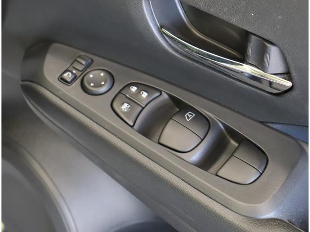 キックス オーテック／走行６５００ｋｍ／　９型フルセグナビ／アラウンドビュー／青黒コンビレザレットシート／エマブレ／プロパイロット／インテリキー／スマートルームミラー／ＥＴＣ／Ｆ＆Ｒソナー／ＬＥＤ／ルーフレール／１７ＡＷ／４ＷＤ（35枚目）