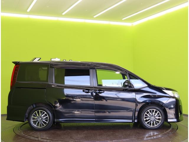 ノア Ｓｉ　／９型フルセグナビ／両側自動ドア／スマートキー／プリクラッシュ／ＬＤＡ／ＡＨＢ／アイドリングＳ／革巻ステア／ビルトインＥＴＣ／オートＬＥＤ／ミラーウインカー／１６ＡＷ／ＣＶＴ／７人乗（5枚目）