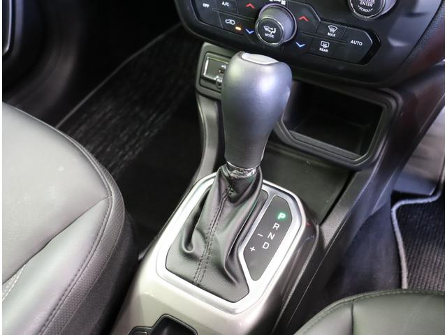 ジープ・レネゲード リミテッド／走行２０４００ｋｍ／黒革シート／　フルセグナビ／Ｂカメラ／黒革Ｐシートヒーター／ＥＴＣ／アクティブブレーキ／ブライドスポット／アダプティブクルコン／レーンキープ／パークセンス／ルーフレール／ＬＥＤ／１７ＡＷ／６ＡＴ（18枚目）