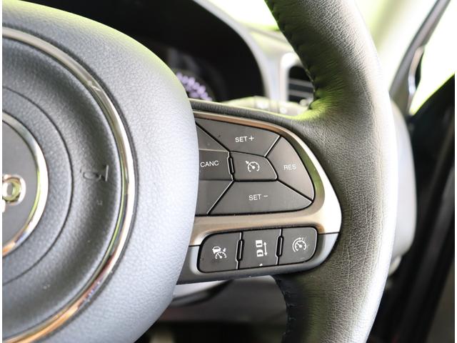 ジープ・レネゲード リミテッド／走行２０４００ｋｍ／黒革シート／　フルセグナビ／Ｂカメラ／黒革Ｐシートヒーター／ＥＴＣ／アクティブブレーキ／ブライドスポット／アダプティブクルコン／レーンキープ／パークセンス／ルーフレール／ＬＥＤ／１７ＡＷ／６ＡＴ（23枚目）