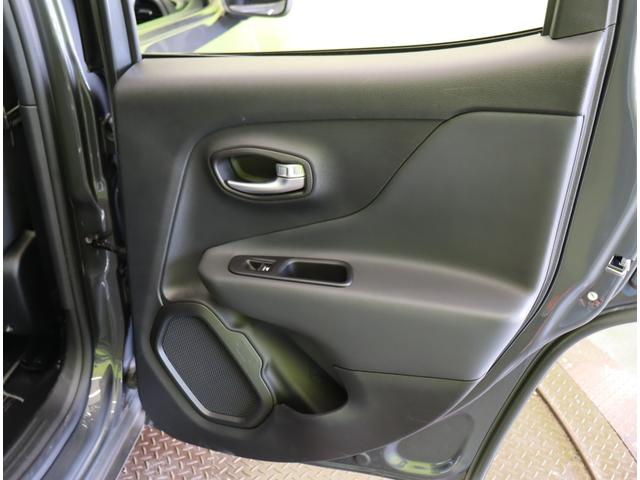 ジープ・レネゲード リミテッド／走行２０４００ｋｍ／黒革シート／　フルセグナビ／Ｂカメラ／黒革Ｐシートヒーター／ＥＴＣ／アクティブブレーキ／ブライドスポット／アダプティブクルコン／レーンキープ／パークセンス／ルーフレール／ＬＥＤ／１７ＡＷ／６ＡＴ（41枚目）