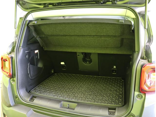 ジープ・レネゲード リミテッド／走行２０４００ｋｍ／黒革シート／　フルセグナビ／Ｂカメラ／黒革Ｐシートヒーター／ＥＴＣ／アクティブブレーキ／ブライドスポット／アダプティブクルコン／レーンキープ／パークセンス／ルーフレール／ＬＥＤ／１７ＡＷ／６ＡＴ（42枚目）