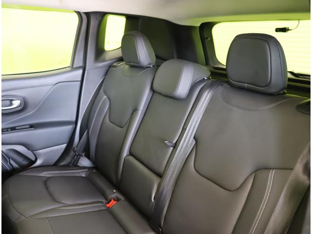 ジープ・レネゲード リミテッド／走行２０４００ｋｍ／黒革シート／　フルセグナビ／Ｂカメラ／黒革Ｐシートヒーター／ＥＴＣ／アクティブブレーキ／ブライドスポット／アダプティブクルコン／レーンキープ／パークセンス／ルーフレール／ＬＥＤ／１７ＡＷ／６ＡＴ（44枚目）