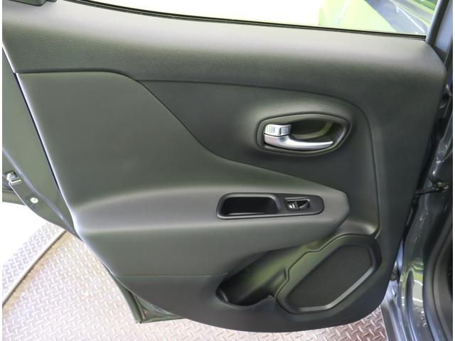 ジープ・レネゲード リミテッド／走行２０４００ｋｍ／黒革シート／　フルセグナビ／Ｂカメラ／黒革Ｐシートヒーター／ＥＴＣ／アクティブブレーキ／ブライドスポット／アダプティブクルコン／レーンキープ／パークセンス／ルーフレール／ＬＥＤ／１７ＡＷ／６ＡＴ（46枚目）