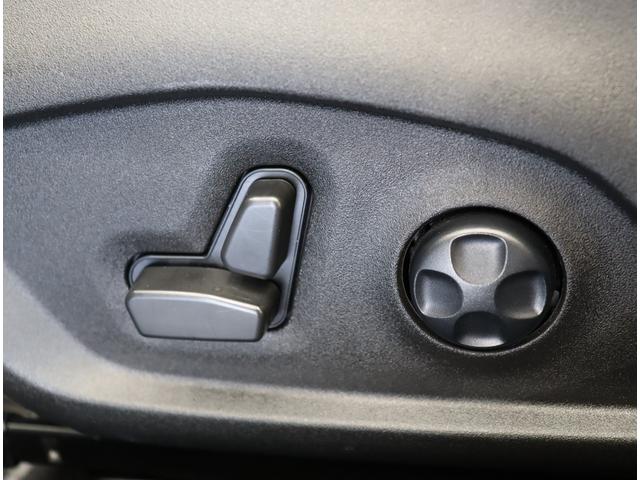 ジープ・レネゲード リミテッド／走行２０４００ｋｍ／黒革シート／　フルセグナビ／Ｂカメラ／黒革Ｐシートヒーター／ＥＴＣ／アクティブブレーキ／ブライドスポット／アダプティブクルコン／レーンキープ／パークセンス／ルーフレール／ＬＥＤ／１７ＡＷ／６ＡＴ（50枚目）