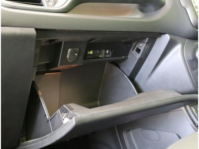 ジープ・レネゲード リミテッド／走行２０４００ｋｍ／黒革シート／　フルセグナビ／Ｂカメラ／黒革Ｐシートヒーター／ＥＴＣ／アクティブブレーキ／ブライドスポット／アダプティブクルコン／レーンキープ／パークセンス／ルーフレール／ＬＥＤ／１７ＡＷ／６ＡＴ（51枚目）