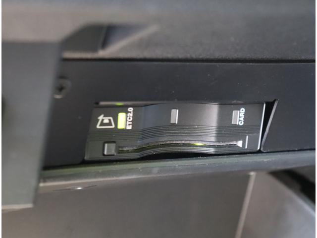 ジープ・レネゲード リミテッド／走行２０４００ｋｍ／黒革シート／　フルセグナビ／Ｂカメラ／黒革Ｐシートヒーター／ＥＴＣ／アクティブブレーキ／ブライドスポット／アダプティブクルコン／レーンキープ／パークセンス／ルーフレール／ＬＥＤ／１７ＡＷ／６ＡＴ（52枚目）