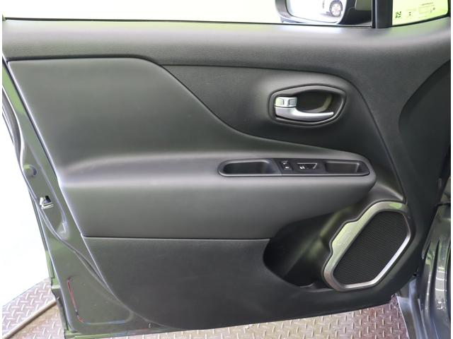 ジープ・レネゲード リミテッド／走行２０４００ｋｍ／黒革シート／　フルセグナビ／Ｂカメラ／黒革Ｐシートヒーター／ＥＴＣ／アクティブブレーキ／ブライドスポット／アダプティブクルコン／レーンキープ／パークセンス／ルーフレール／ＬＥＤ／１７ＡＷ／６ＡＴ（53枚目）