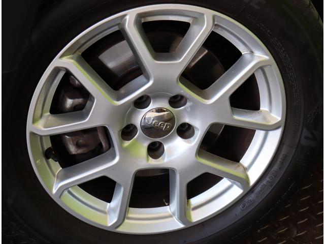 ジープ・レネゲード リミテッド／走行２０４００ｋｍ／黒革シート／　フルセグナビ／Ｂカメラ／黒革Ｐシートヒーター／ＥＴＣ／アクティブブレーキ／ブライドスポット／アダプティブクルコン／レーンキープ／パークセンス／ルーフレール／ＬＥＤ／１７ＡＷ／６ＡＴ（57枚目）