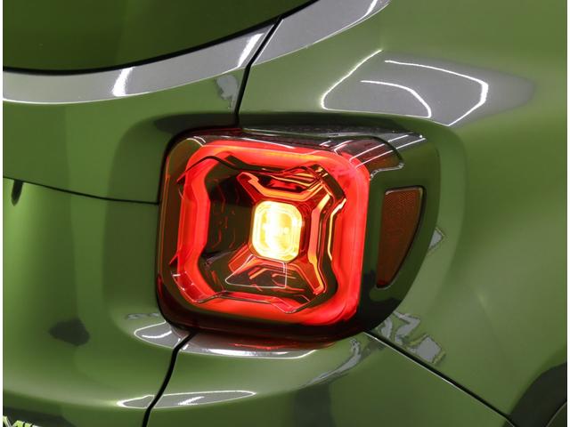 ジープ・レネゲード リミテッド／走行２０４００ｋｍ／黒革シート／　フルセグナビ／Ｂカメラ／黒革Ｐシートヒーター／ＥＴＣ／アクティブブレーキ／ブライドスポット／アダプティブクルコン／レーンキープ／パークセンス／ルーフレール／ＬＥＤ／１７ＡＷ／６ＡＴ（60枚目）