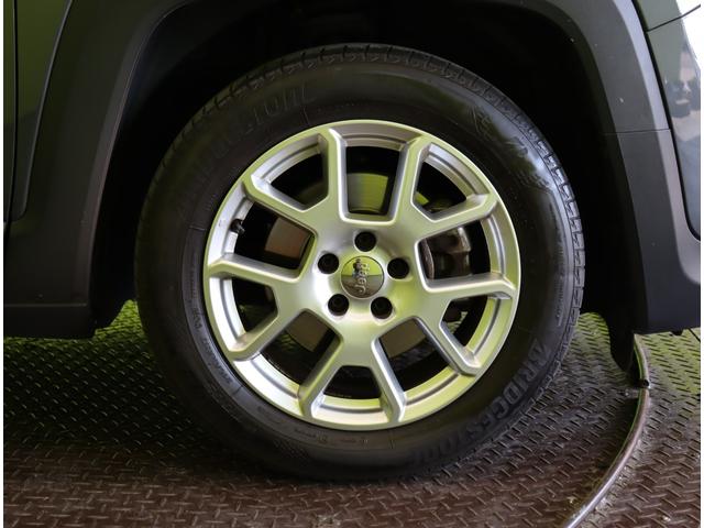 ジープ・レネゲード リミテッド／走行２０４００ｋｍ／黒革シート／　フルセグナビ／Ｂカメラ／黒革Ｐシートヒーター／ＥＴＣ／アクティブブレーキ／ブライドスポット／アダプティブクルコン／レーンキープ／パークセンス／ルーフレール／ＬＥＤ／１７ＡＷ／６ＡＴ（69枚目）