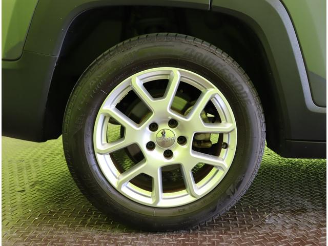 ジープ・レネゲード リミテッド／走行２０４００ｋｍ／黒革シート／　フルセグナビ／Ｂカメラ／黒革Ｐシートヒーター／ＥＴＣ／アクティブブレーキ／ブライドスポット／アダプティブクルコン／レーンキープ／パークセンス／ルーフレール／ＬＥＤ／１７ＡＷ／６ＡＴ（70枚目）