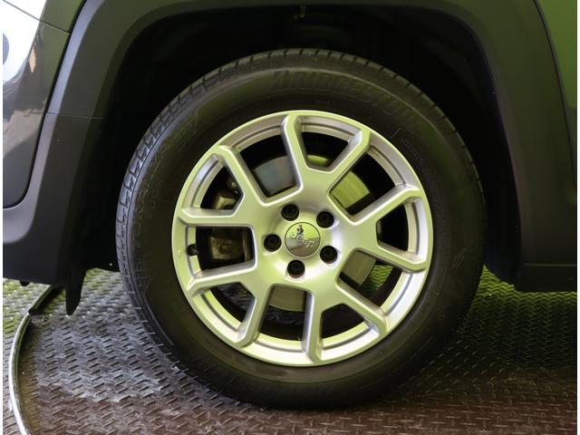 ジープ・レネゲード リミテッド／走行２０４００ｋｍ／黒革シート／　フルセグナビ／Ｂカメラ／黒革Ｐシートヒーター／ＥＴＣ／アクティブブレーキ／ブライドスポット／アダプティブクルコン／レーンキープ／パークセンス／ルーフレール／ＬＥＤ／１７ＡＷ／６ＡＴ（72枚目）