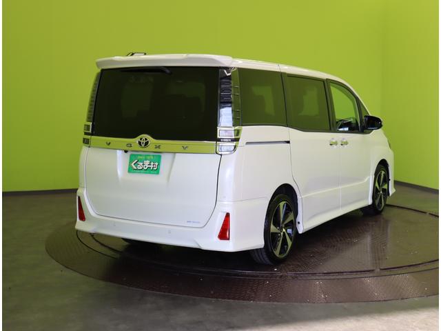 ヴォクシー ＺＳ　煌ＩＩＩ／１０型ナビ／フリップダウンＭ／７人乗／　１０型フルセグナビ／Ｂカメラ／フリップダウンＭ／両側自動ドア／革調シートカバー／スマートキー／ウッドコンビＨ／セーフティセンス／クリアランスソナー／オートＬＥＤ／モデリスタ１８ＡＷ／ＣＶＴ（6枚目）