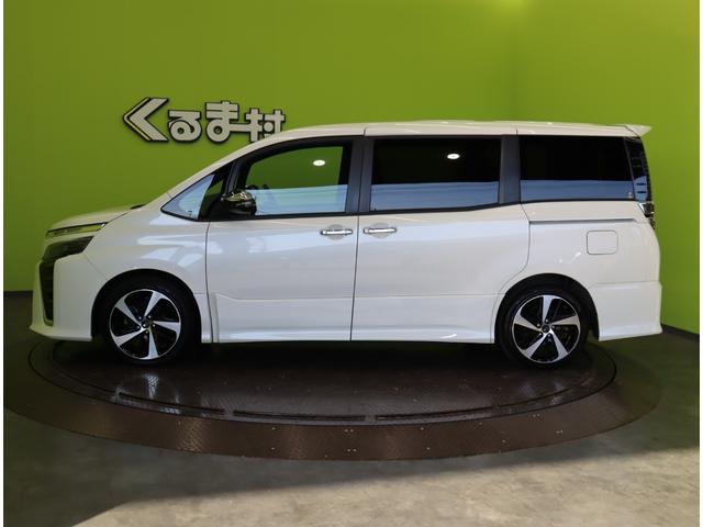 ヴォクシー ＺＳ　煌ＩＩＩ／１０型ナビ／フリップダウンＭ／７人乗／　１０型フルセグナビ／Ｂカメラ／フリップダウンＭ／両側自動ドア／革調シートカバー／スマートキー／ウッドコンビＨ／セーフティセンス／クリアランスソナー／オートＬＥＤ／モデリスタ１８ＡＷ／ＣＶＴ（9枚目）