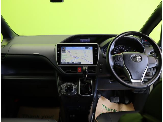 ヴォクシー ＺＳ　煌ＩＩＩ／１０型ナビ／フリップダウンＭ／７人乗／　１０型フルセグナビ／Ｂカメラ／フリップダウンＭ／両側自動ドア／革調シートカバー／スマートキー／ウッドコンビＨ／セーフティセンス／クリアランスソナー／オートＬＥＤ／モデリスタ１８ＡＷ／ＣＶＴ（10枚目）