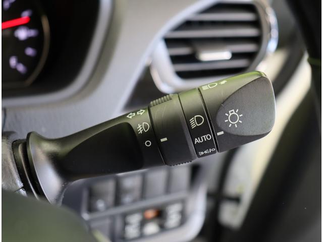 ヴォクシー ＺＳ　煌ＩＩＩ／１０型ナビ／フリップダウンＭ／７人乗／　１０型フルセグナビ／Ｂカメラ／フリップダウンＭ／両側自動ドア／革調シートカバー／スマートキー／ウッドコンビＨ／セーフティセンス／クリアランスソナー／オートＬＥＤ／モデリスタ１８ＡＷ／ＣＶＴ（19枚目）