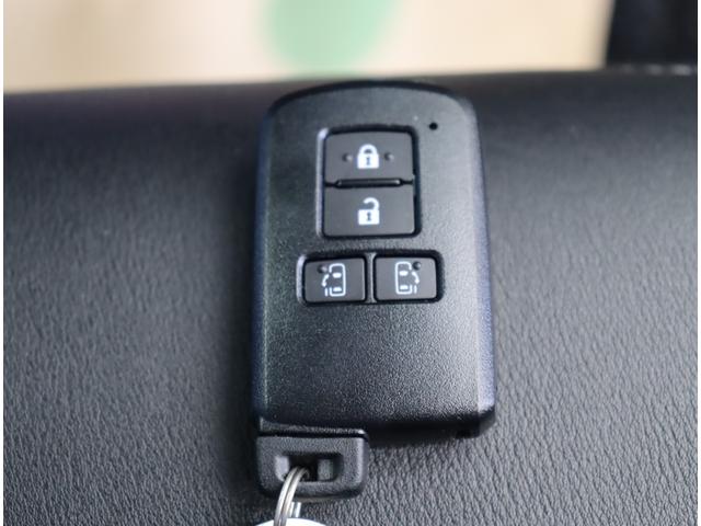 ヴォクシー ＺＳ　煌ＩＩＩ／１０型ナビ／フリップダウンＭ／７人乗／　１０型フルセグナビ／Ｂカメラ／フリップダウンＭ／両側自動ドア／革調シートカバー／スマートキー／ウッドコンビＨ／セーフティセンス／クリアランスソナー／オートＬＥＤ／モデリスタ１８ＡＷ／ＣＶＴ（24枚目）