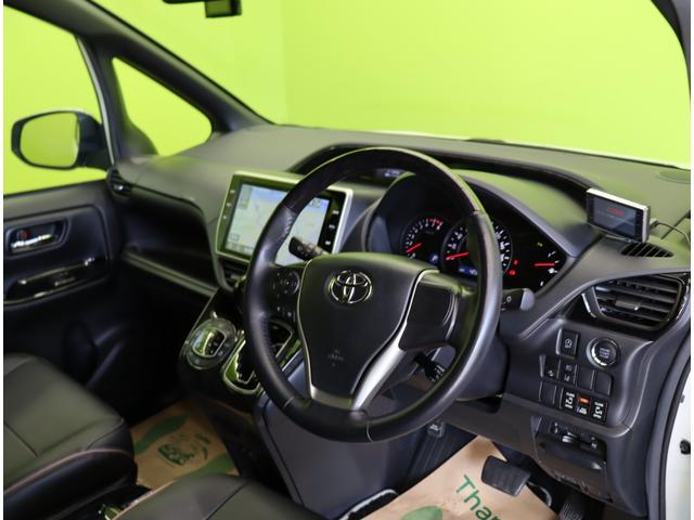 ヴォクシー ＺＳ　煌ＩＩＩ／１０型ナビ／フリップダウンＭ／７人乗／　１０型フルセグナビ／Ｂカメラ／フリップダウンＭ／両側自動ドア／革調シートカバー／スマートキー／ウッドコンビＨ／セーフティセンス／クリアランスソナー／オートＬＥＤ／モデリスタ１８ＡＷ／ＣＶＴ（31枚目）