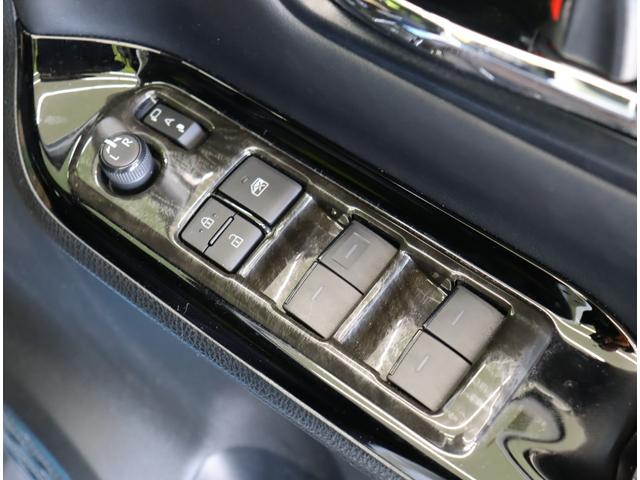 ヴォクシー ＺＳ　煌ＩＩＩ／１０型ナビ／フリップダウンＭ／７人乗／　１０型フルセグナビ／Ｂカメラ／フリップダウンＭ／両側自動ドア／革調シートカバー／スマートキー／ウッドコンビＨ／セーフティセンス／クリアランスソナー／オートＬＥＤ／モデリスタ１８ＡＷ／ＣＶＴ（36枚目）