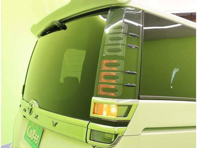 ヴォクシー ＺＳ　煌ＩＩＩ／１０型ナビ／フリップダウンＭ／７人乗／　１０型フルセグナビ／Ｂカメラ／フリップダウンＭ／両側自動ドア／革調シートカバー／スマートキー／ウッドコンビＨ／セーフティセンス／クリアランスソナー／オートＬＥＤ／モデリスタ１８ＡＷ／ＣＶＴ（63枚目）