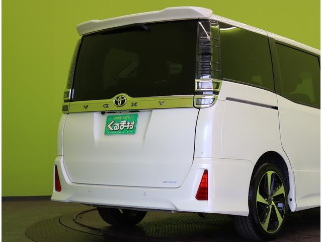 ヴォクシー ＺＳ　煌ＩＩＩ／１０型ナビ／フリップダウンＭ／７人乗／　１０型フルセグナビ／Ｂカメラ／フリップダウンＭ／両側自動ドア／革調シートカバー／スマートキー／ウッドコンビＨ／セーフティセンス／クリアランスソナー／オートＬＥＤ／モデリスタ１８ＡＷ／ＣＶＴ（64枚目）