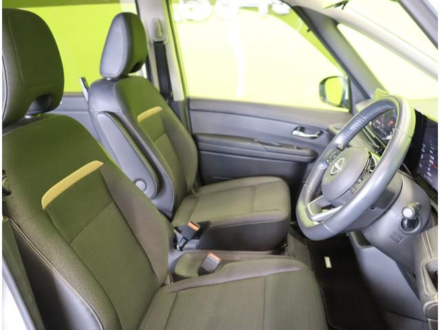 セレナ ｅ－パワー　ハイウェイスターＶ／フリップダウンＭ／　１２．３型フルセグナビ／アラウンドビュー／フリップダウンＭ／両側自動ドア／ＥＴＣ／プロパイロット／インテリジェントルームミラー／インテリキー／ワイヤレス充電／オートＬＥＤ／１６ＡＷ／８人（35枚目）