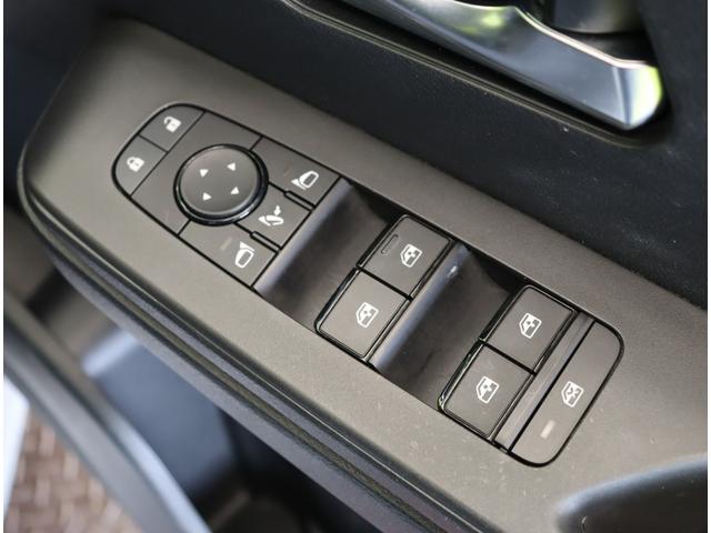 セレナ ｅ－パワー　ハイウェイスターＶ／フリップダウンＭ／　１２．３型フルセグナビ／アラウンドビュー／フリップダウンＭ／両側自動ドア／ＥＴＣ／プロパイロット／インテリジェントルームミラー／インテリキー／ワイヤレス充電／オートＬＥＤ／１６ＡＷ／８人（39枚目）