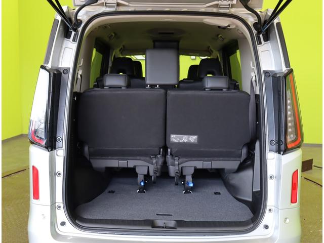 セレナ ｅ－パワー　ハイウェイスターＶ／フリップダウンＭ／　１２．３型フルセグナビ／アラウンドビュー／フリップダウンＭ／両側自動ドア／ＥＴＣ／プロパイロット／インテリジェントルームミラー／インテリキー／ワイヤレス充電／オートＬＥＤ／１６ＡＷ／８人（47枚目）