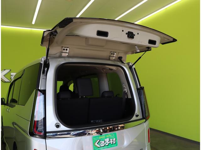 セレナ ｅ－パワー　ハイウェイスターＶ／フリップダウンＭ／　１２．３型フルセグナビ／アラウンドビュー／フリップダウンＭ／両側自動ドア／ＥＴＣ／プロパイロット／インテリジェントルームミラー／インテリキー／ワイヤレス充電／オートＬＥＤ／１６ＡＷ／８人（50枚目）