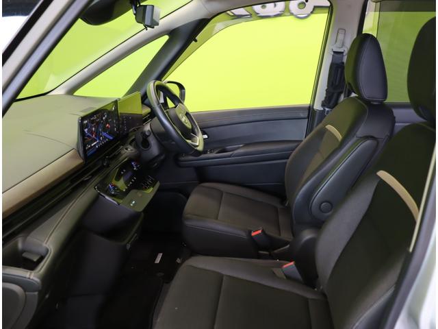 セレナ ｅ－パワー　ハイウェイスターＶ／フリップダウンＭ／　１２．３型フルセグナビ／アラウンドビュー／フリップダウンＭ／両側自動ドア／ＥＴＣ／プロパイロット／インテリジェントルームミラー／インテリキー／ワイヤレス充電／オートＬＥＤ／１６ＡＷ／８人（56枚目）