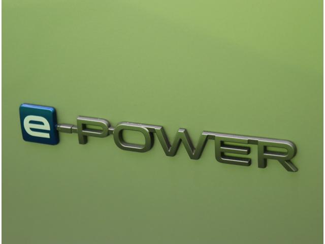 セレナ ｅ－パワー　ハイウェイスターＶ／フリップダウンＭ／　１２．３型フルセグナビ／アラウンドビュー／フリップダウンＭ／両側自動ドア／ＥＴＣ／プロパイロット／インテリジェントルームミラー／インテリキー／ワイヤレス充電／オートＬＥＤ／１６ＡＷ／８人（71枚目）