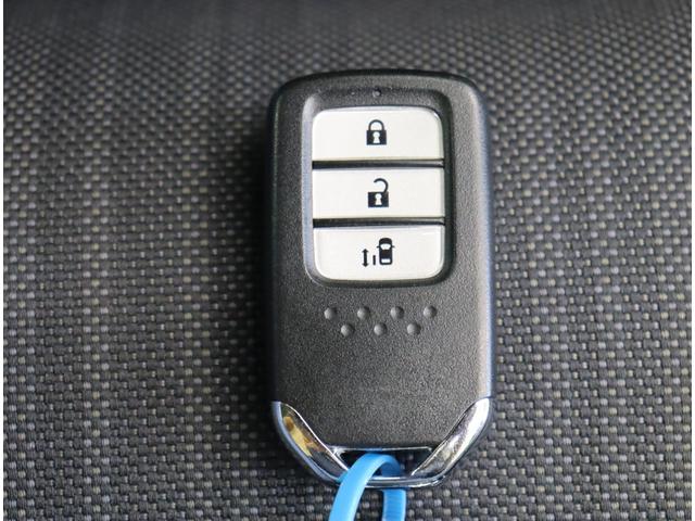 フリード Ｇ／モデューロエアロ／６人乗／　Ｄオーディオ／カメラ／ポータブルナビ／左側自動ドア／スマートキー／ＥＴＣ／革巻ステア／ハーフレザー／ミラーウインカー／オートＬＥＤ／フォグライト／１５ＡＷ／ＣＶＴ／６人乗り（25枚目）