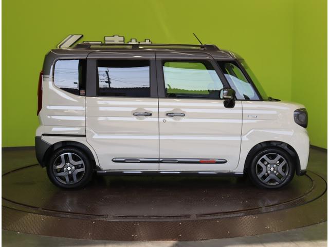 スペーシアギア ハイブリッドＸＺ　ターボ／走行８５００ｋｍ／　自社リースＵＰ車両／９型フルセグナビ／全方位モニター／両側自動ドア／デュアルセンサーブレーキ／アダプティブクルコン／スマートキー／オートハイビーム／ルーフレール／ＬＥＤ／１４ＡＷ／ＣＶＴ（5枚目）