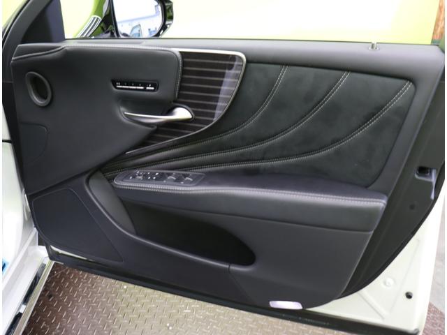 ���^�]�ȃh�A��