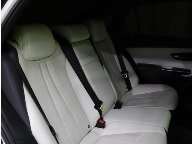 クラウンハイブリッド ＲＳアドバンス／ＯＰエアロ／　サンルーフ／フルセグナビ／Ｂカメラ／本革エアシート／スマートキー／レーダークルーズ／プリクラッシュ／ＢＳＭ／デジタルインナーミラー／クリアランスソナー／オートＬＥＤ／１８ＡＷ／ＯＰエアロ／ＣＶＴ（14枚目）