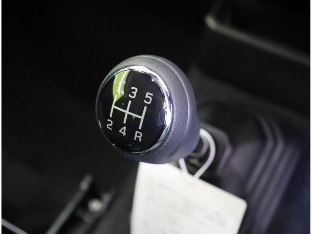 ジムニー ＸＣ／登録済未使用車／　デュアルセンサーブレーキサポート／アダプティブクルコン／シートヒーター／スマートキー／革巻ステア／ハイビームアシスト／ＬＥＤライト／背面タイヤ／Ｆ＆Ｒソナー／１６ＡＷ／５ＭＴ（15枚目）