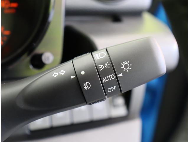 ジムニー ＸＣ／登録済未使用車／　デュアルセンサーブレーキサポート／アダプティブクルコン／シートヒーター／スマートキー／革巻ステア／ハイビームアシスト／ＬＥＤライト／背面タイヤ／Ｆ＆Ｒソナー／１６ＡＷ／５ＭＴ（24枚目）