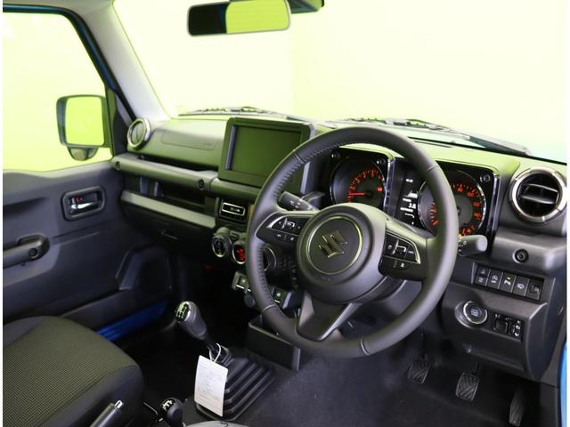 ジムニー ＸＣ／登録済未使用車／　デュアルセンサーブレーキサポート／アダプティブクルコン／シートヒーター／スマートキー／革巻ステア／ハイビームアシスト／ＬＥＤライト／背面タイヤ／Ｆ＆Ｒソナー／１６ＡＷ／５ＭＴ（29枚目）