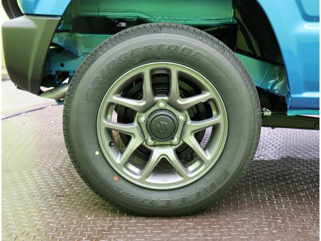 ジムニー ＸＣ／登録済未使用車／　デュアルセンサーブレーキサポート／アダプティブクルコン／シートヒーター／スマートキー／革巻ステア／ハイビームアシスト／ＬＥＤライト／背面タイヤ／Ｆ＆Ｒソナー／１６ＡＷ／５ＭＴ（57枚目）