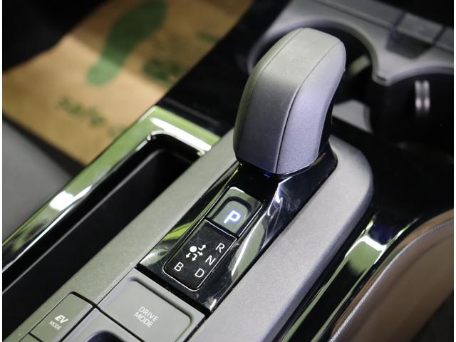 プリウス Ｕ／買取車／パノラミックビューモニター／セーフティセンス／　Ｄオーディオ／パノラミックビュー／ＥＴＣ／レーダークルーズ／プリクラッシュ／ＢＳＭ／ＰＫＳＢ／革巻ステア／スマートキー／オートＬＥＤ／ミラーウインカー／１７ＡＷ／ＣＶＴ（15枚目）