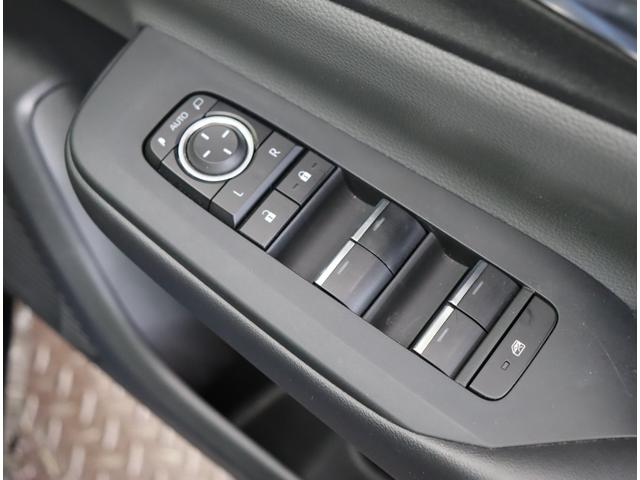 プリウス Ｕ／買取車／パノラミックビューモニター／セーフティセンス／　Ｄオーディオ／パノラミックビュー／ＥＴＣ／レーダークルーズ／プリクラッシュ／ＢＳＭ／ＰＫＳＢ／革巻ステア／スマートキー／オートＬＥＤ／ミラーウインカー／１７ＡＷ／ＣＶＴ（28枚目）