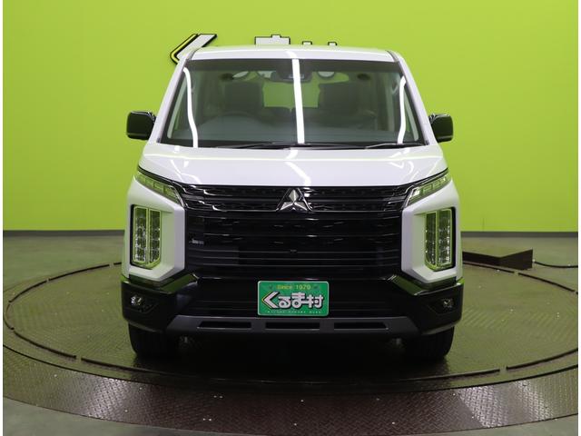 デリカD:5 シャモニー/登録済未使用車/OPカラー/7人乗り/ マルチアラウンドモニター/両側自動ドア/スマートキー/e-アシスト/ハーフレザー/パワーシート/革巻ステア/パドルシフト/アイドリングS/Pバックドア/オートLED/18AW/8AT/7人乗/(3枚目)