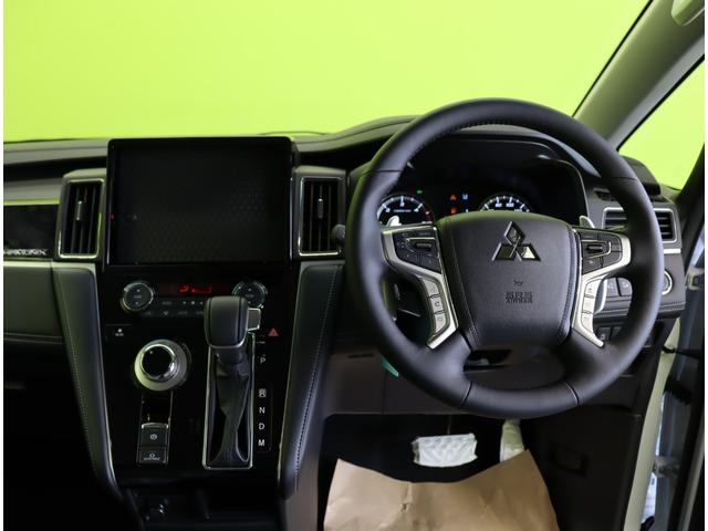 デリカD:5 シャモニー/登録済未使用車/OPカラー/7人乗り/ マルチアラウンドモニター/両側自動ドア/スマートキー/e-アシスト/ハーフレザー/パワーシート/革巻ステア/パドルシフト/アイドリングS/Pバックドア/オートLED/18AW/8AT/7人乗/(11枚目)