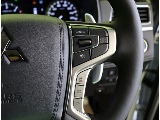 デリカD:5 シャモニー/登録済未使用車/OPカラー/7人乗り/ マルチアラウンドモニター/両側自動ドア/スマートキー/e-アシスト/ハーフレザー/パワーシート/革巻ステア/パドルシフト/アイドリングS/Pバックドア/オートLED/18AW/8AT/7人乗/(18枚目)