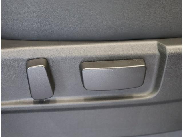 デリカD:5 シャモニー/登録済未使用車/OPカラー/7人乗り/ マルチアラウンドモニター/両側自動ドア/スマートキー/e-アシスト/ハーフレザー/パワーシート/革巻ステア/パドルシフト/アイドリングS/Pバックドア/オートLED/18AW/8AT/7人乗/(32枚目)