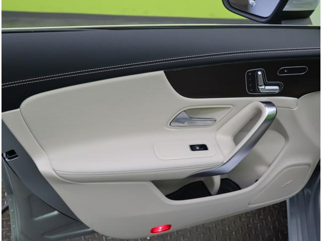 ������ȃh�A��